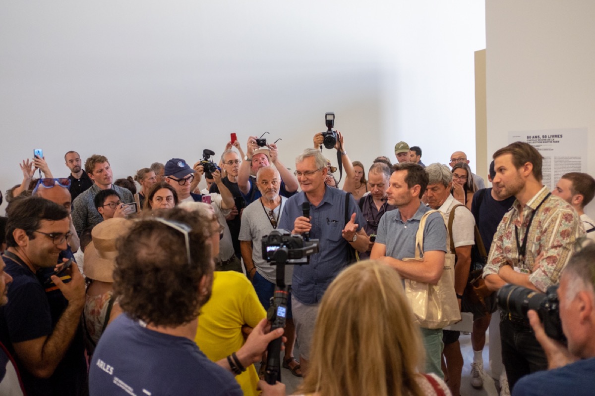 Martin Parr durante la conferenza stampa